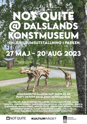 'Landskapssjuren' skapade av Alice Hultdin och Funny Livdotter - träspillsskulpturer - affisch 2023 Dalslands Konstmuseum